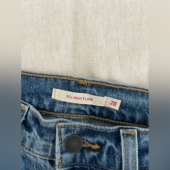 Levi’s 70s High Rise Flare Jeans size 28 in Sonoma Walks - Picture 4 of 5